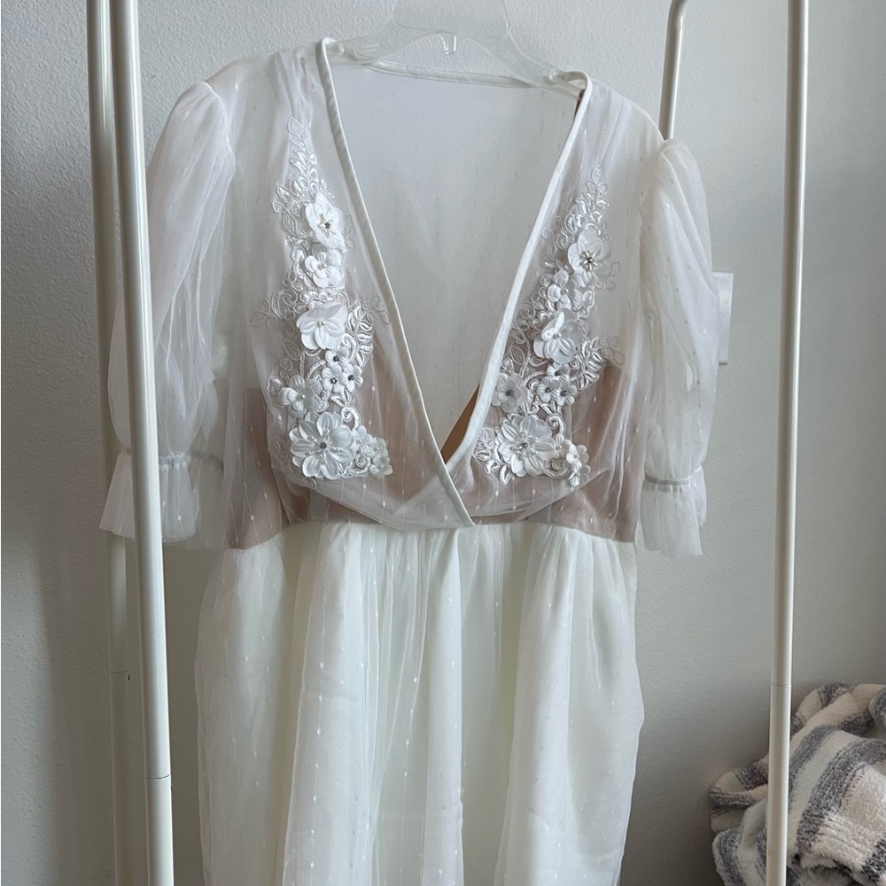 PUFF SLEEVE FLORAL DETAIL PLUNGE NECK DRESS